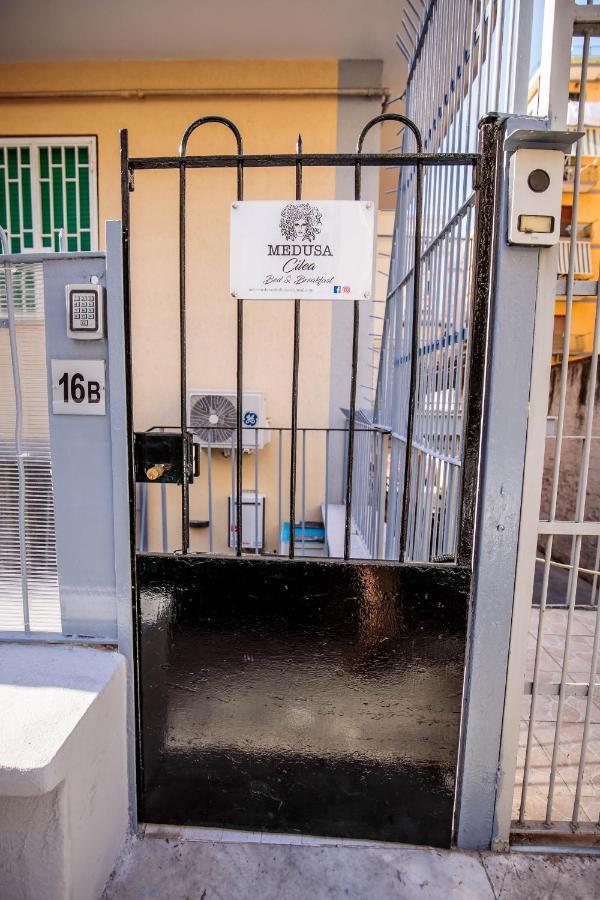 Medusa Cilea B&B Napoli Bagian luar foto